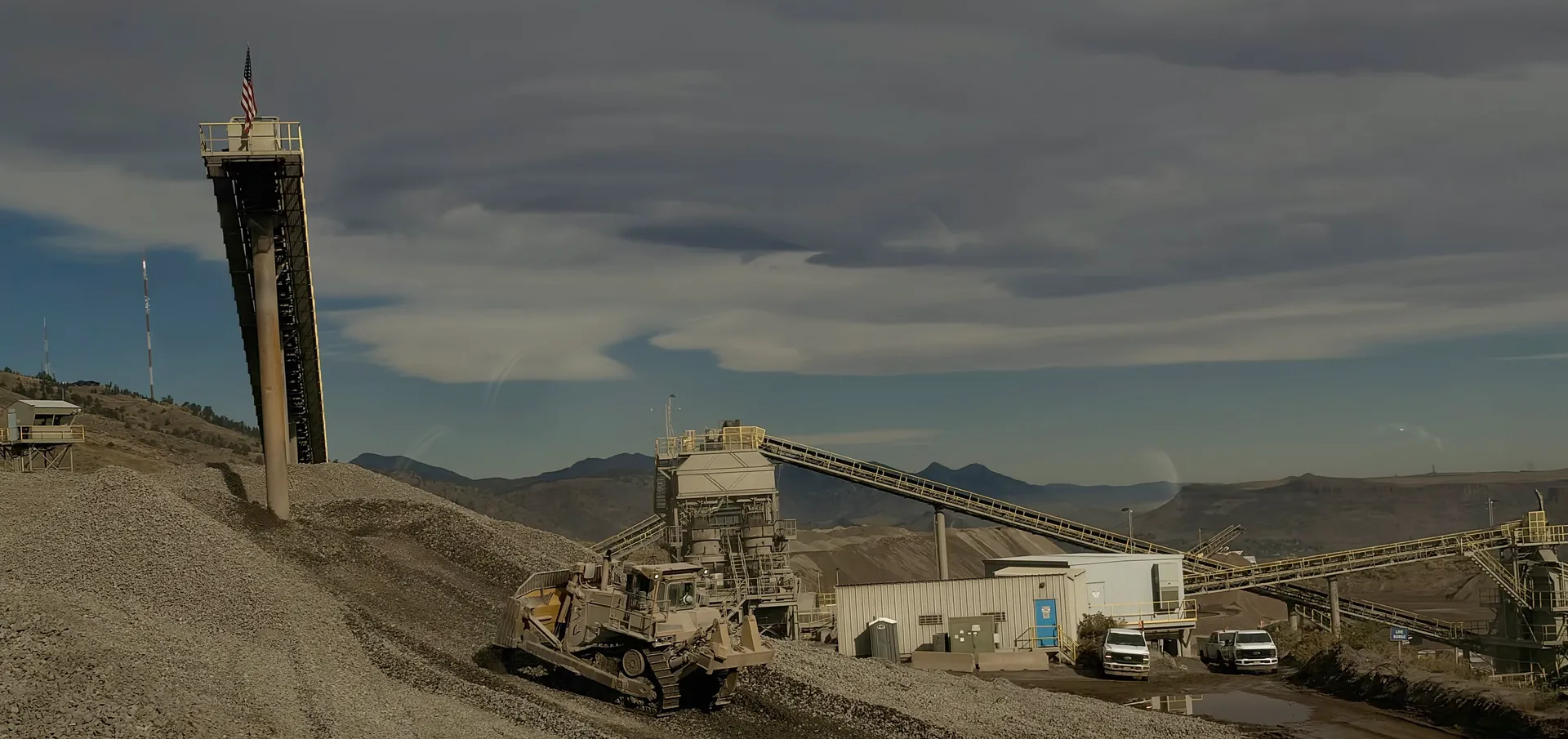 Crushing plant, conveyors and a stacker tower at Martin Marietta’s Spec Agg quarry